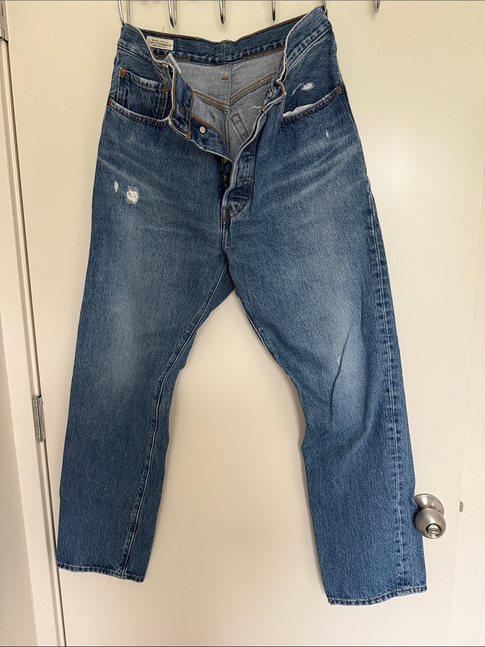 Levi's Women's Straight Leg Jeans in Medium Blue Wash